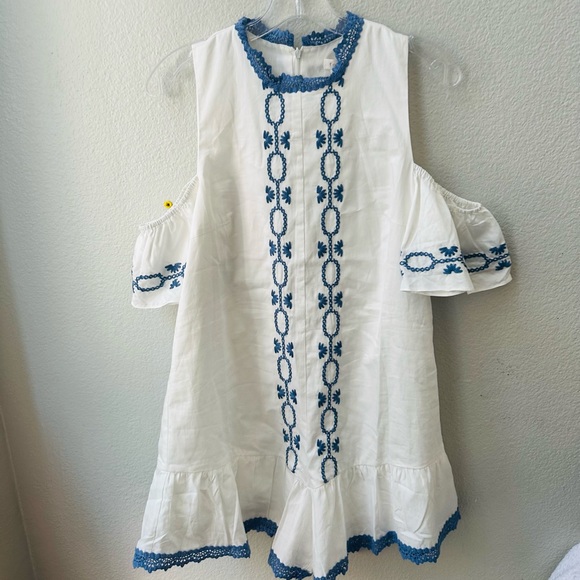 foxiedox anthropologie white blue embroidered open shoulder cotton